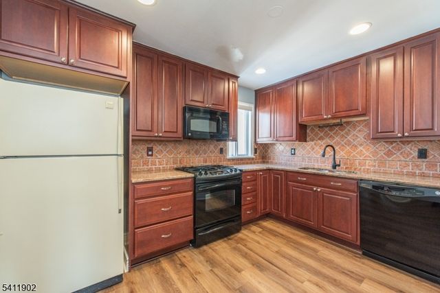 56 Woods Edge Dr, Roxbury Twp., NJ 07876