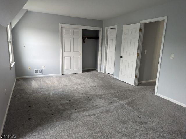 17 Heritage Ln, Hamburg Boro, NJ 07419