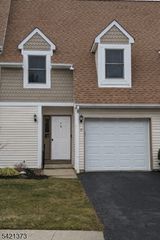 17 Heritage Ln, Hamburg Boro, NJ 07419