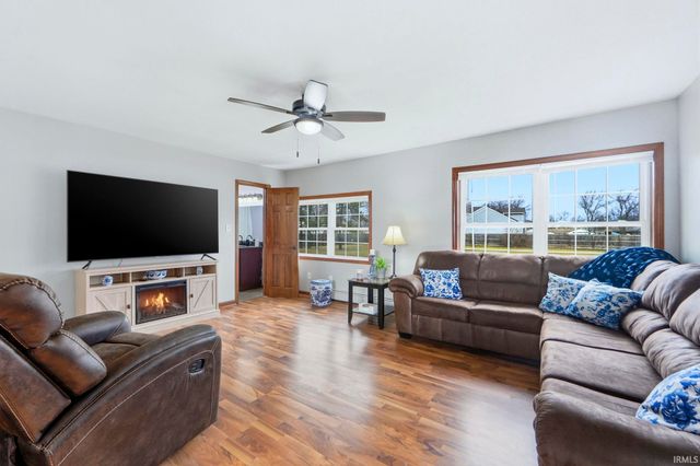 22205 Maple Lane, Woodburn, IN 46797