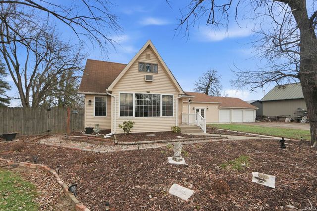 22205 Maple Lane, Woodburn, IN 46797