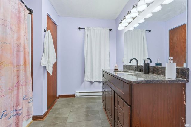 22205 Maple Lane, Woodburn, IN 46797