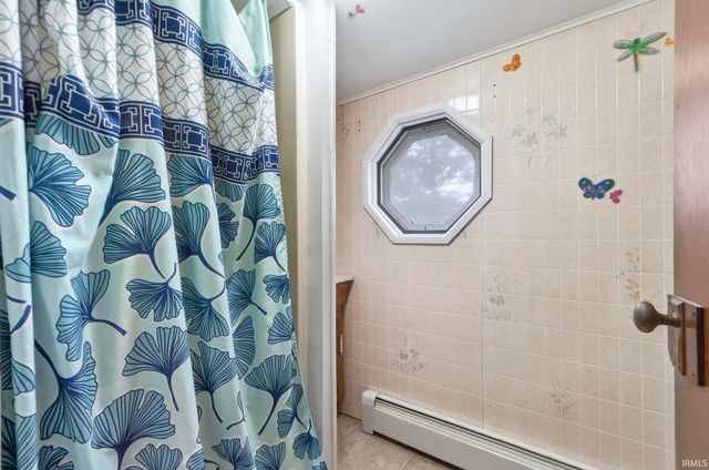 22205 Maple Lane, Woodburn, IN 46797