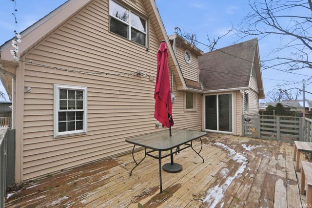 22205 Maple Lane, Woodburn, IN 46797