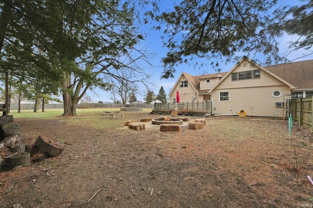 22205 Maple Lane, Woodburn, IN 46797