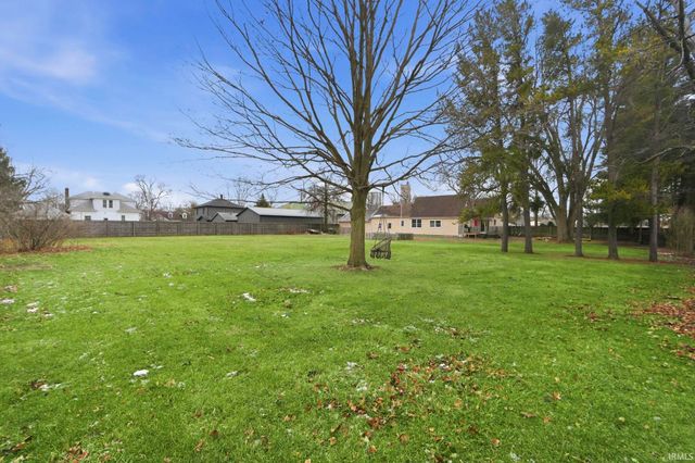 22205 Maple Lane, Woodburn, IN 46797