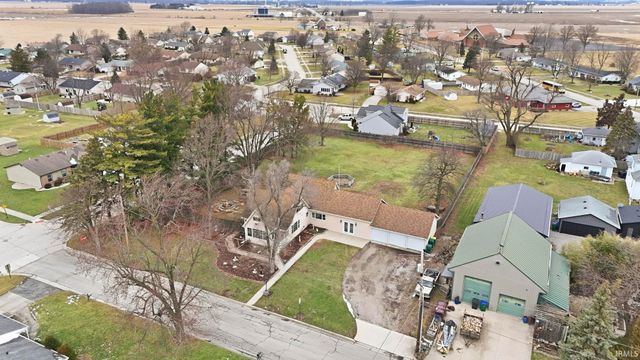 22205 Maple Lane, Woodburn, IN 46797