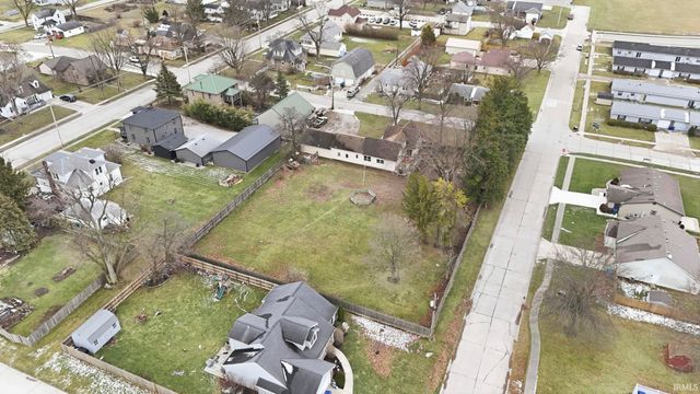 22205 Maple Lane, Woodburn, IN 46797