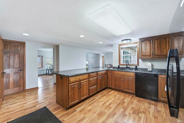 22205 Maple Lane, Woodburn, IN 46797