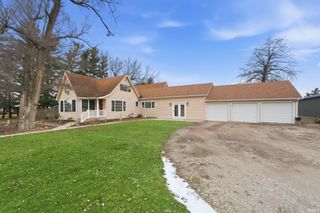 22205 Maple Lane, Woodburn, IN 46797