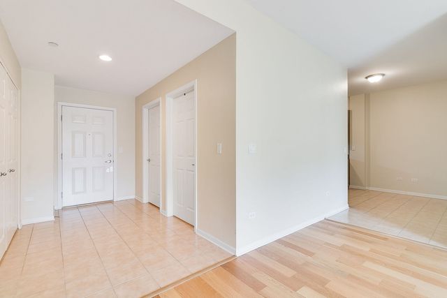 5100 W 96TH Street 442, Oak Lawn, IL 60453