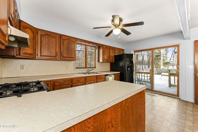 7 Bridle Path, Colonie, NY 12205