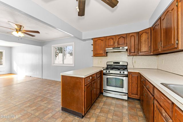 7 Bridle Path, Colonie, NY 12205