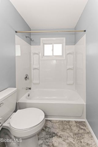 7 Bridle Path, Colonie, NY 12205