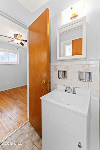 7 Bridle Path, Colonie, NY 12205