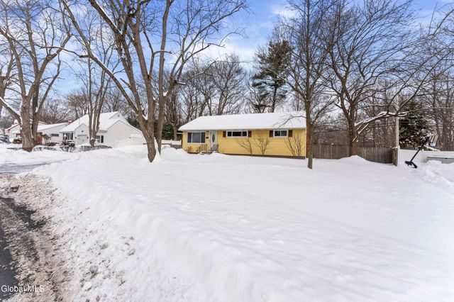 7 Bridle Path, Colonie, NY 12205