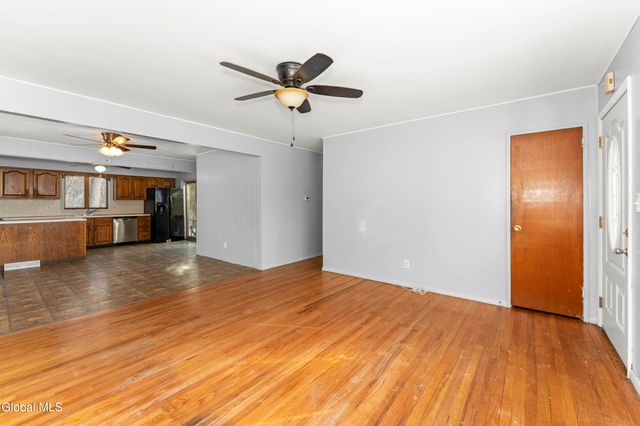 7 Bridle Path, Colonie, NY 12205