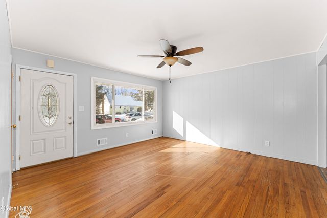 7 Bridle Path, Colonie, NY 12205