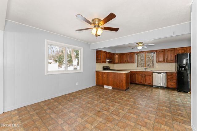 7 Bridle Path, Colonie, NY 12205