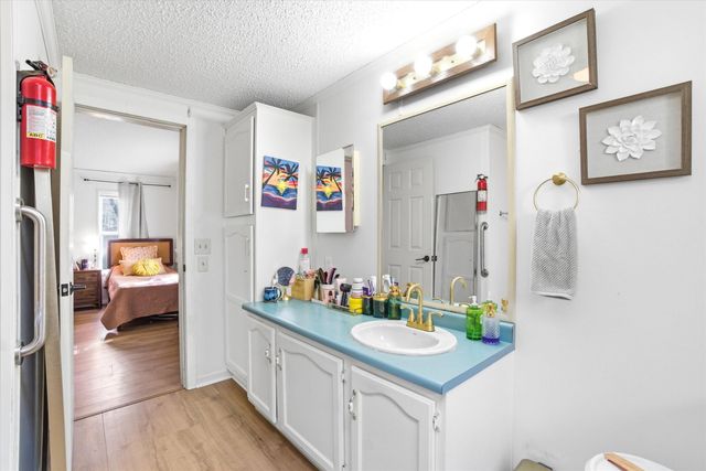 1 Longwood Lane, Merrimack, NH 03054