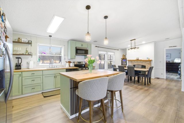 1 Longwood Lane, Merrimack, NH 03054