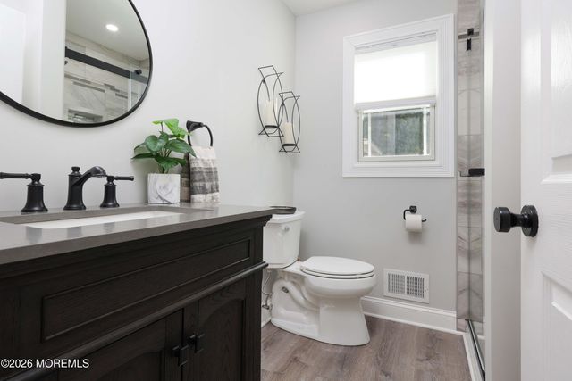 99 Oak Glen Road, Toms River, NJ 08753