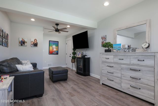 99 Oak Glen Road, Toms River, NJ 08753