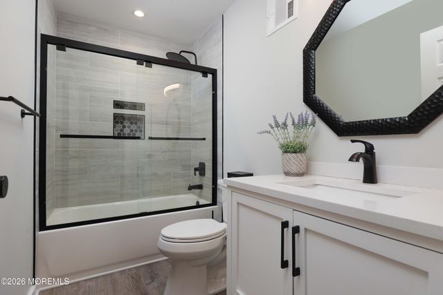 99 Oak Glen Road, Toms River, NJ 08753