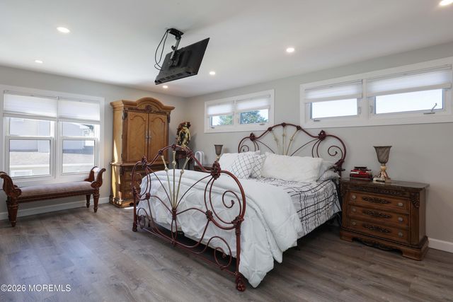 99 Oak Glen Road, Toms River, NJ 08753