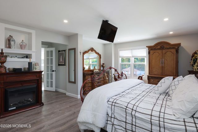 99 Oak Glen Road, Toms River, NJ 08753