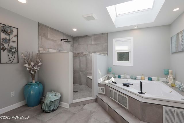 99 Oak Glen Road, Toms River, NJ 08753