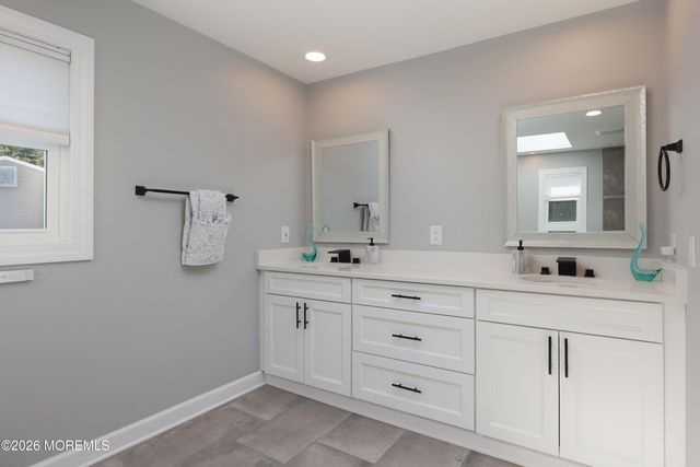 99 Oak Glen Road, Toms River, NJ 08753