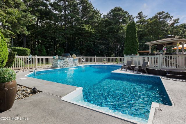 99 Oak Glen Road, Toms River, NJ 08753
