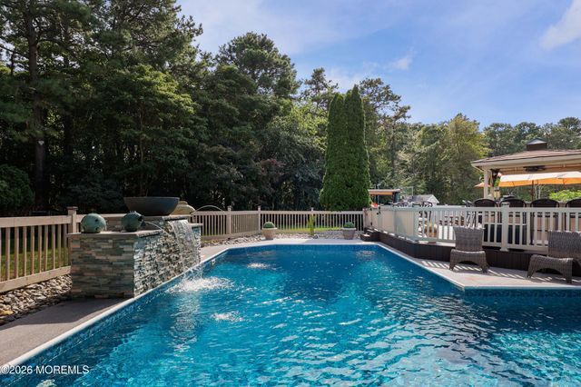 99 Oak Glen Road, Toms River, NJ 08753