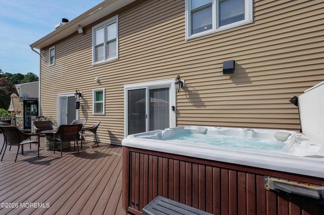 99 Oak Glen Road, Toms River, NJ 08753