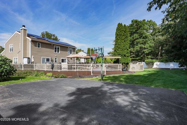 99 Oak Glen Road, Toms River, NJ 08753