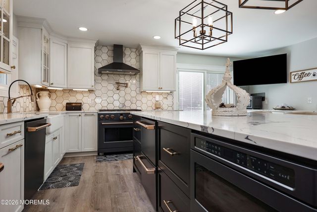 99 Oak Glen Road, Toms River, NJ 08753