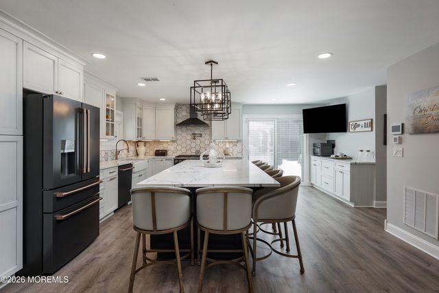 99 Oak Glen Road, Toms River, NJ 08753