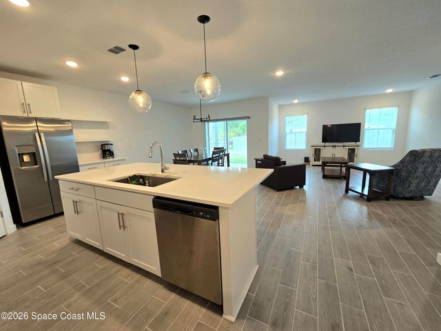 2384 Queens Street SE, Palm Bay, FL 32909