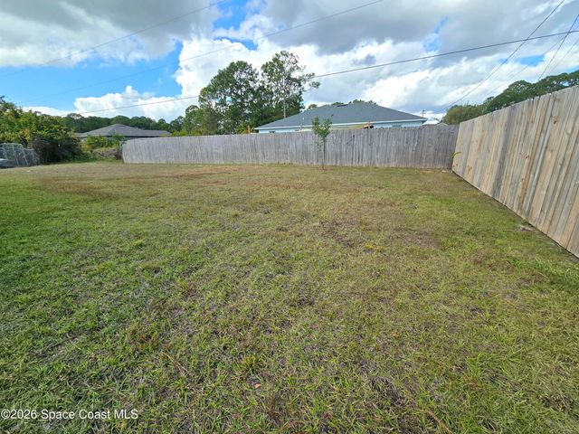 2384 Queens Street SE, Palm Bay, FL 32909