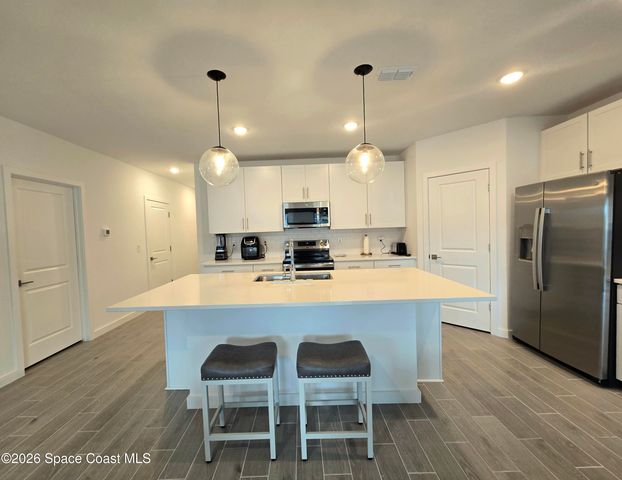 2384 Queens Street SE, Palm Bay, FL 32909