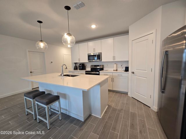 2384 Queens Street SE, Palm Bay, FL 32909