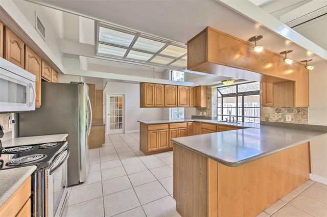 1704 CAPE BEND AVENUE, Tampa, FL 33613
