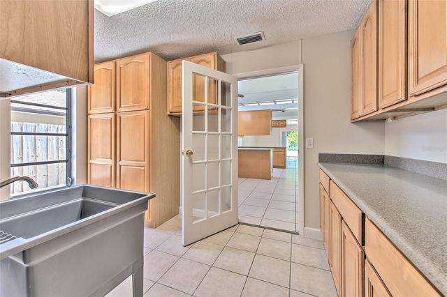 1704 CAPE BEND AVENUE, Tampa, FL 33613