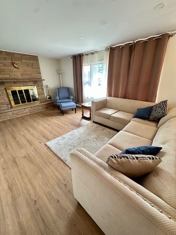 3210 Vista Terrace, Mchenry, IL 60050