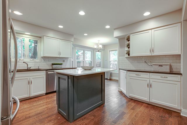 232 Stanton Court W, Buffalo Grove, IL 60089