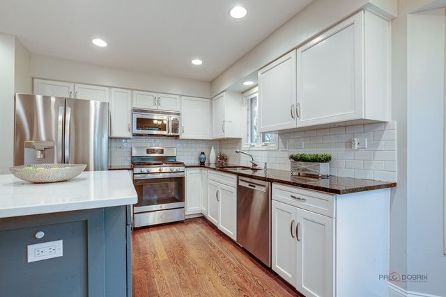 232 Stanton Court W, Buffalo Grove, IL 60089