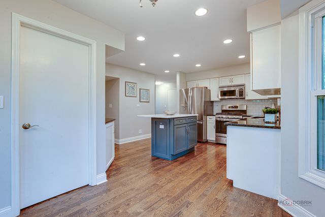 232 Stanton Court W, Buffalo Grove, IL 60089