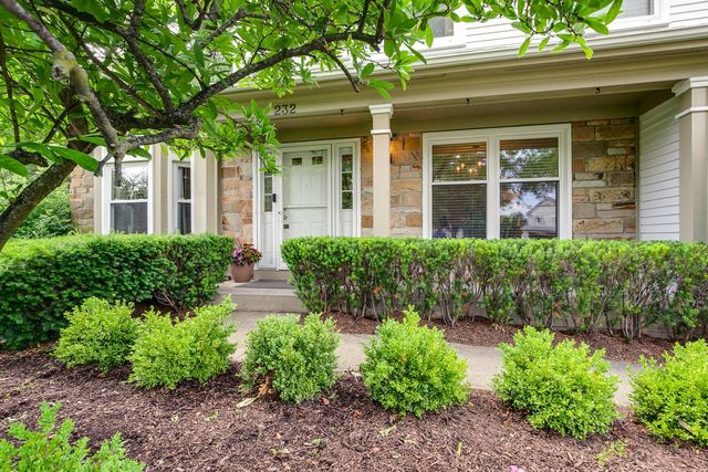 232 Stanton Court W, Buffalo Grove, IL 60089