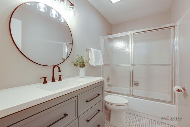 232 Stanton Court W, Buffalo Grove, IL 60089